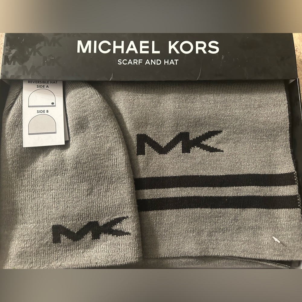 NWT Michael Kors hat and scarf gift set